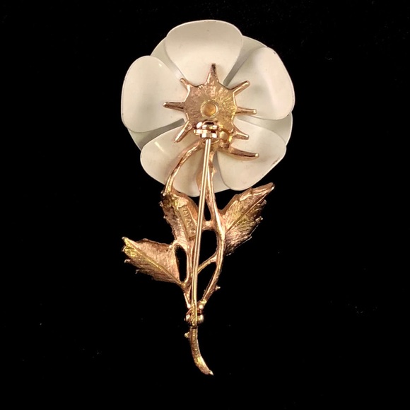Rare Avon Snow Flower Brooch from 1972 - Picture 2 of 3
